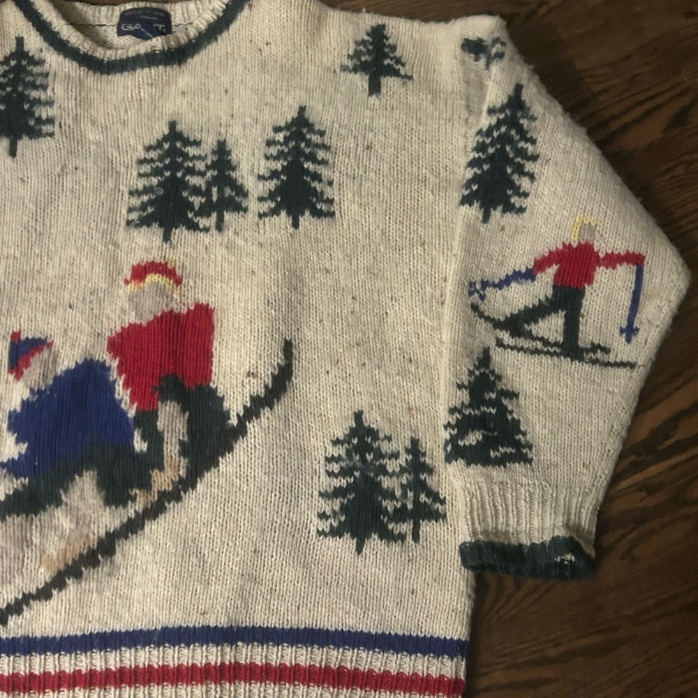 Gant Cream Ski Scene Wool Sweater with Blue, Red, Green Accents - Picture 3 of 6